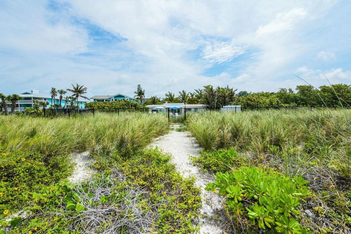 Beachfront Bungalow Holmes Beach Exterior photo
